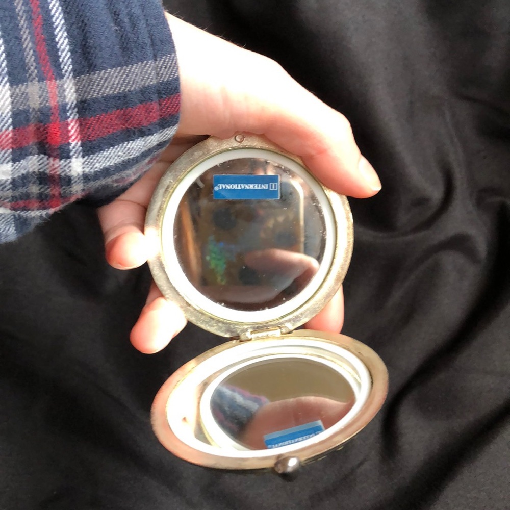 Silverplate Repousse Compact Mirror - Picture 11 of 12